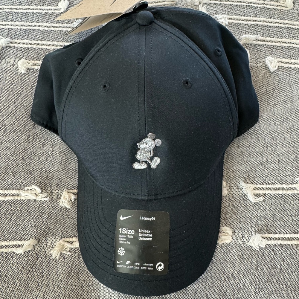 NWT Nike Disney Unisex Dri-Fit Golf Hat